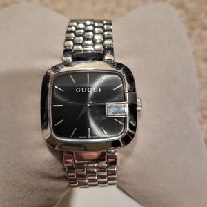 Gucci women metal watch.
